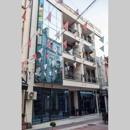 Elegance, Center, Kapana