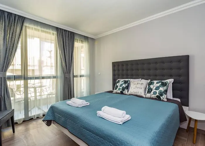 Elegance, Center, Kapana