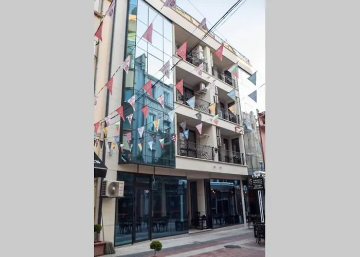 Elegance, Center, Kapana