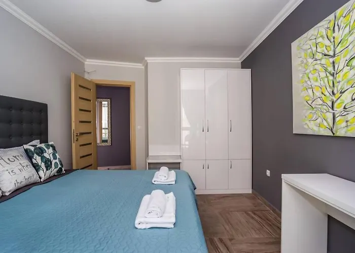 Elegance, Center, Kapana